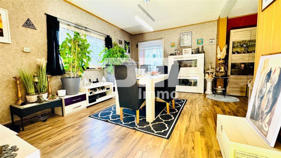 Schöne Doppelhaushälfte in schöner Wohnlage mit Panoramablick, Gartenbereich und Garage - EG Wohn / Esszimmer